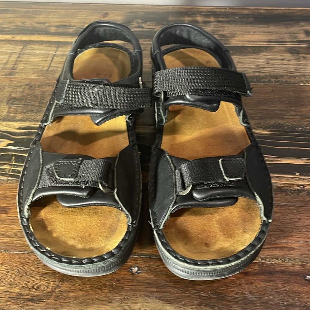 Naot unisex sandals - removable insole.  Made in Israel. Leather womens 9 mens 7